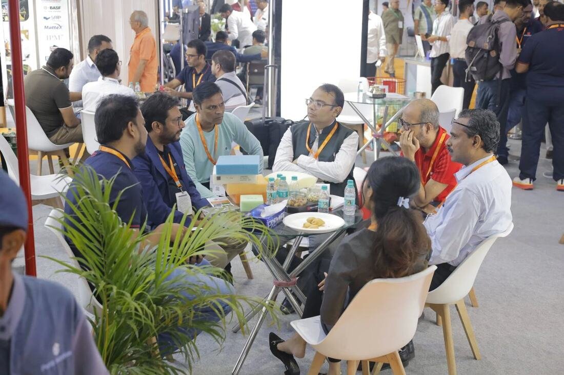 Business discussion at an exhibitor lounge